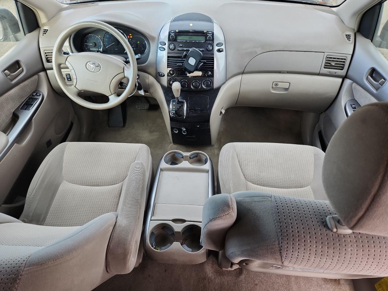 Toyota Sienna Ce Image 5