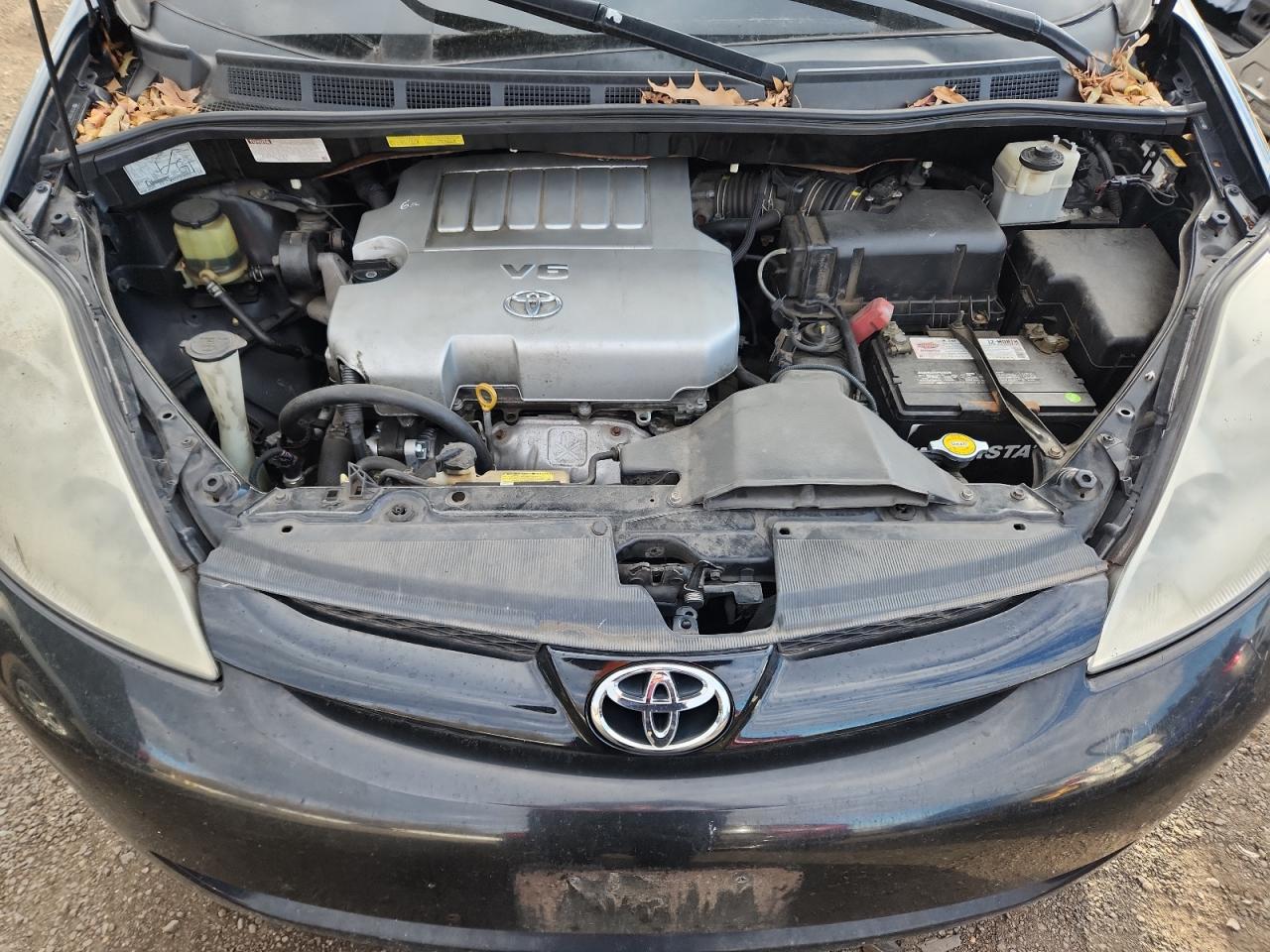 Toyota Sienna Ce Image 11