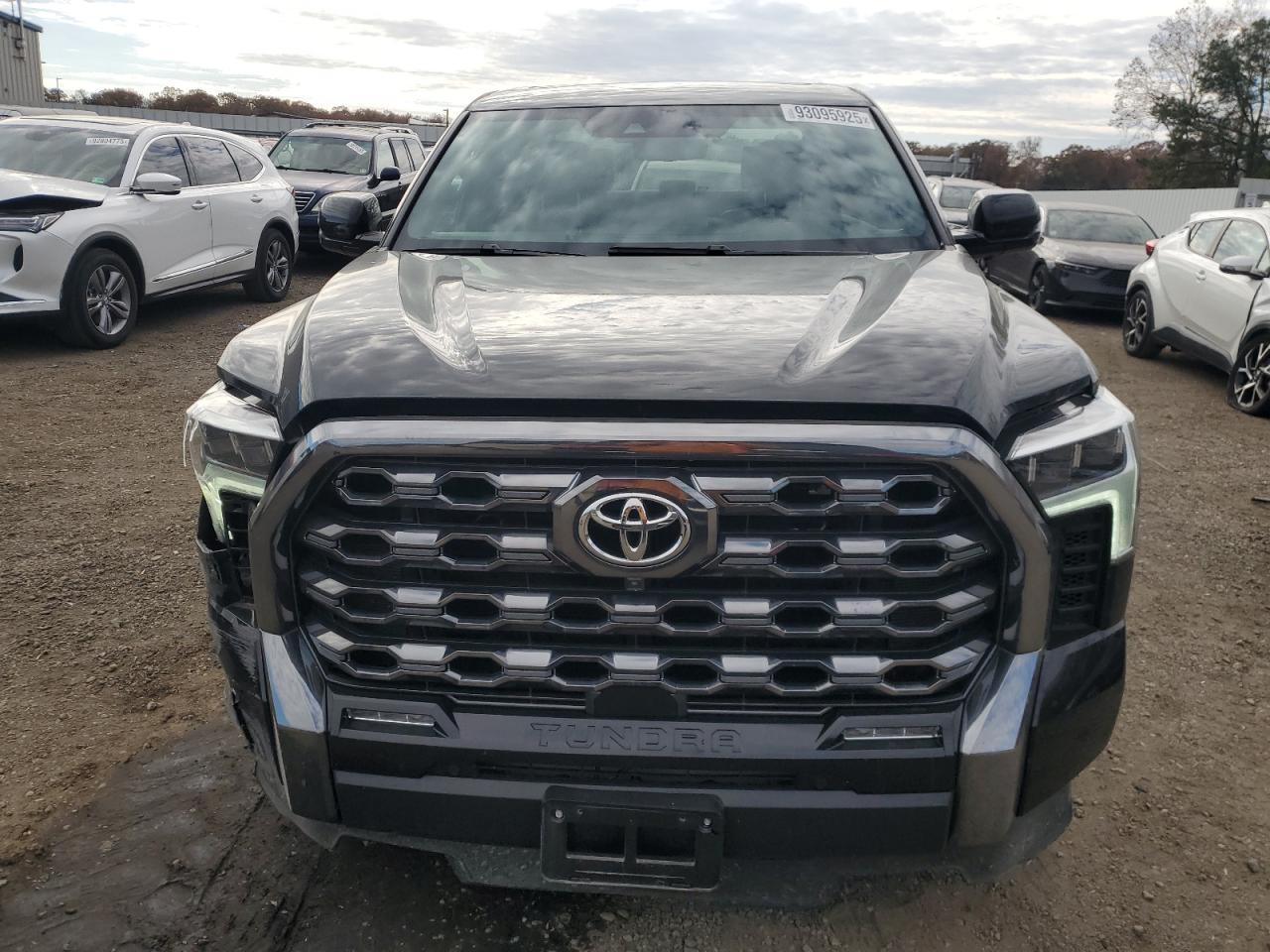 Toyota Tundra Crewmax Platinum Image 9