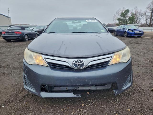 Toyota Camry L Image 3