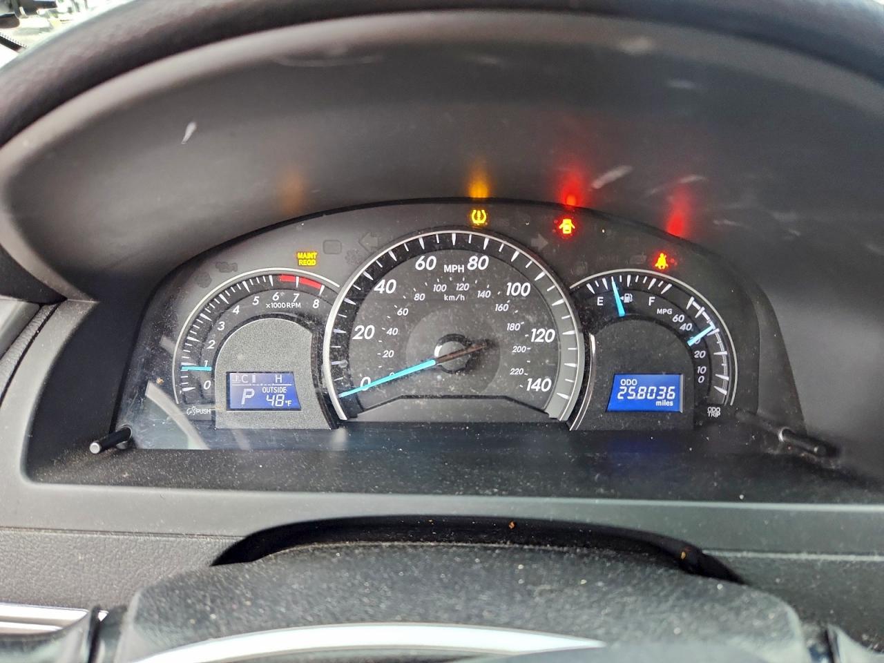 Toyota Camry L Image 8