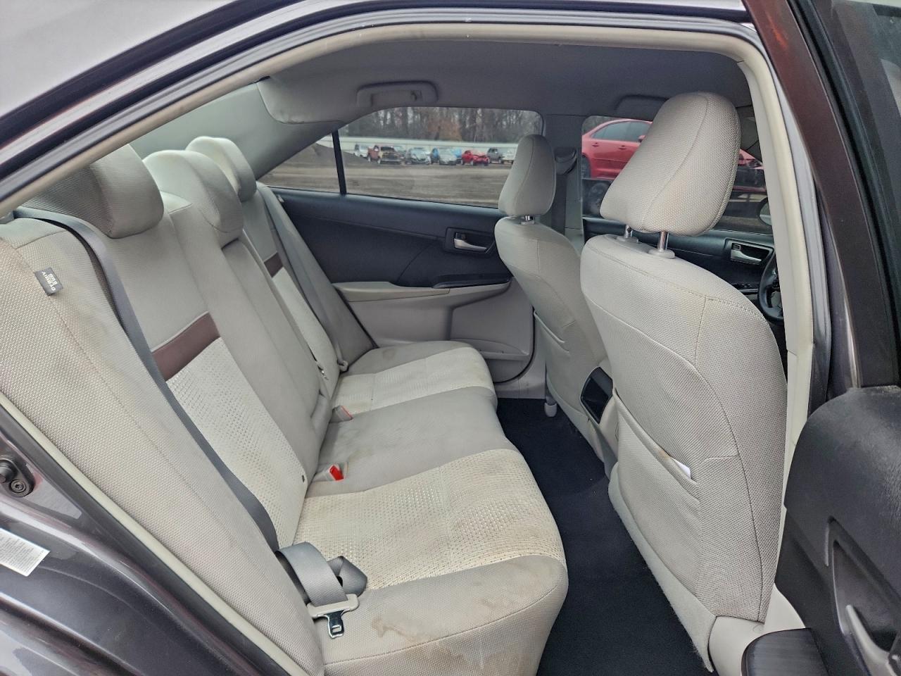 Toyota Camry L Image 4