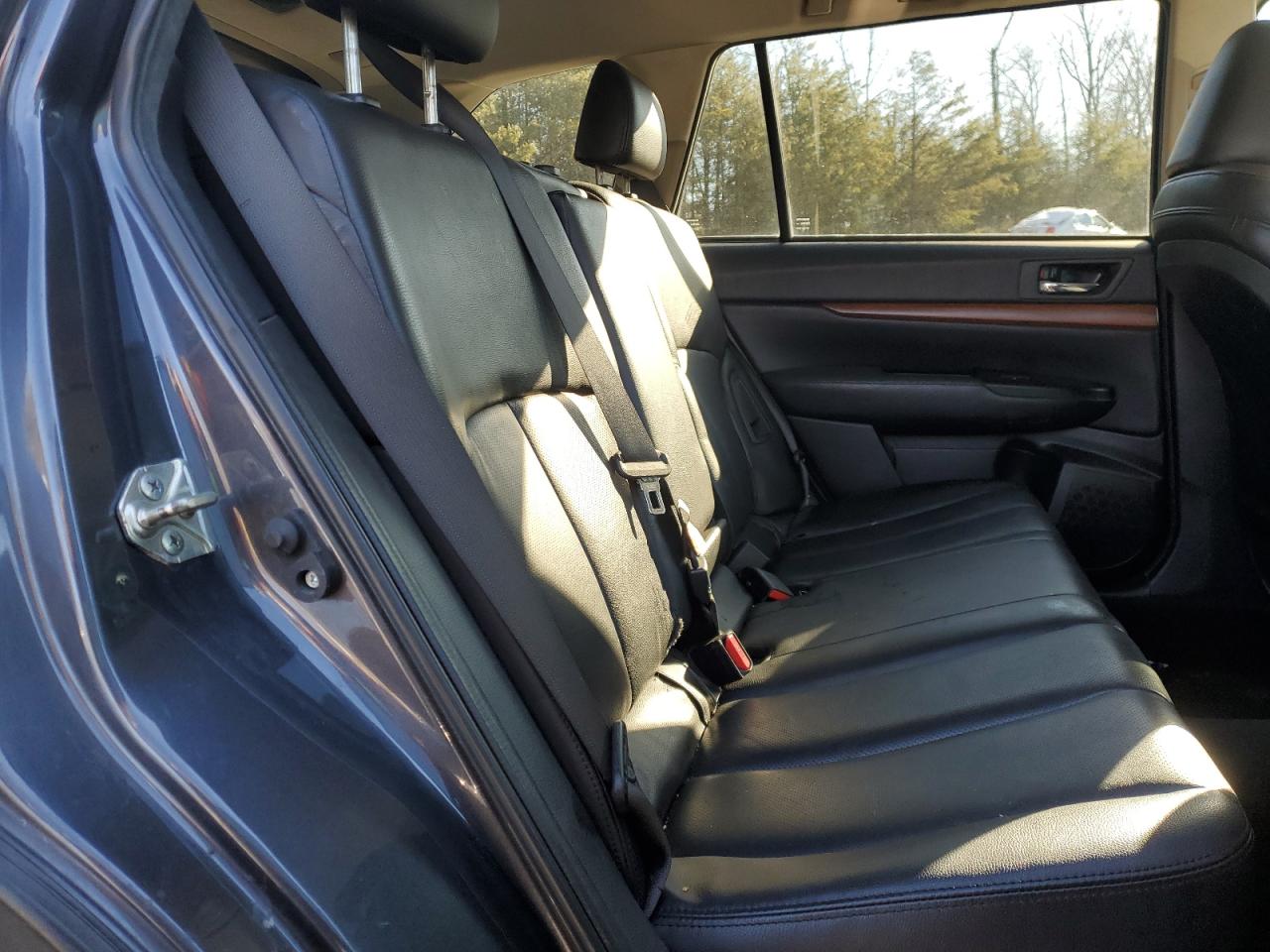 Subaru Outback 2.5i Limited Image 6