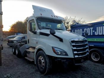  Salvage Freightliner Cascadia 1