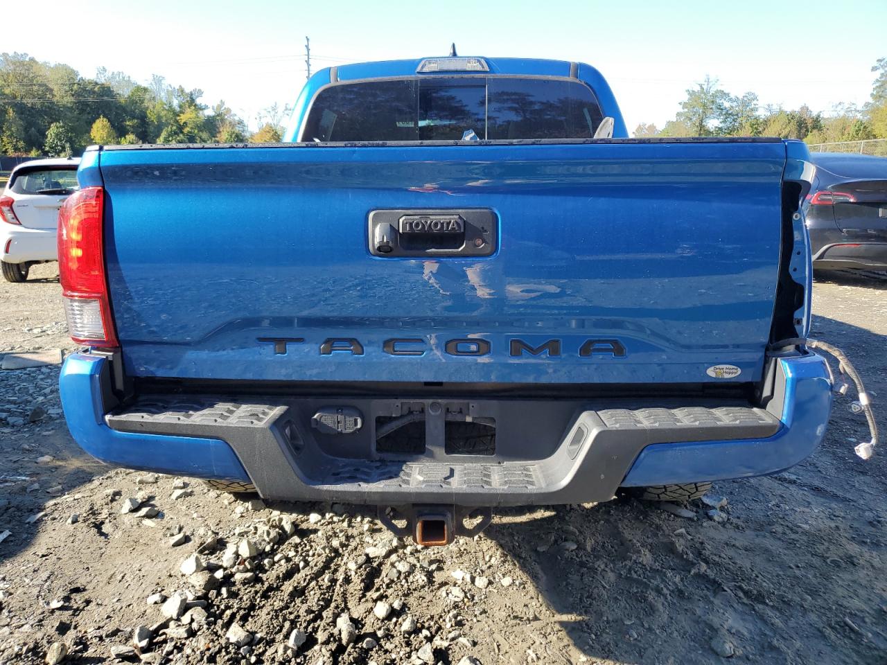 Toyota Tacoma Double Cab Image 3