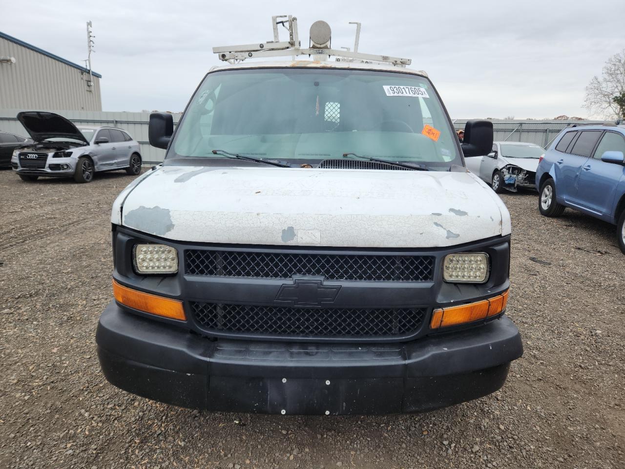 Chevrolet Express Image 8