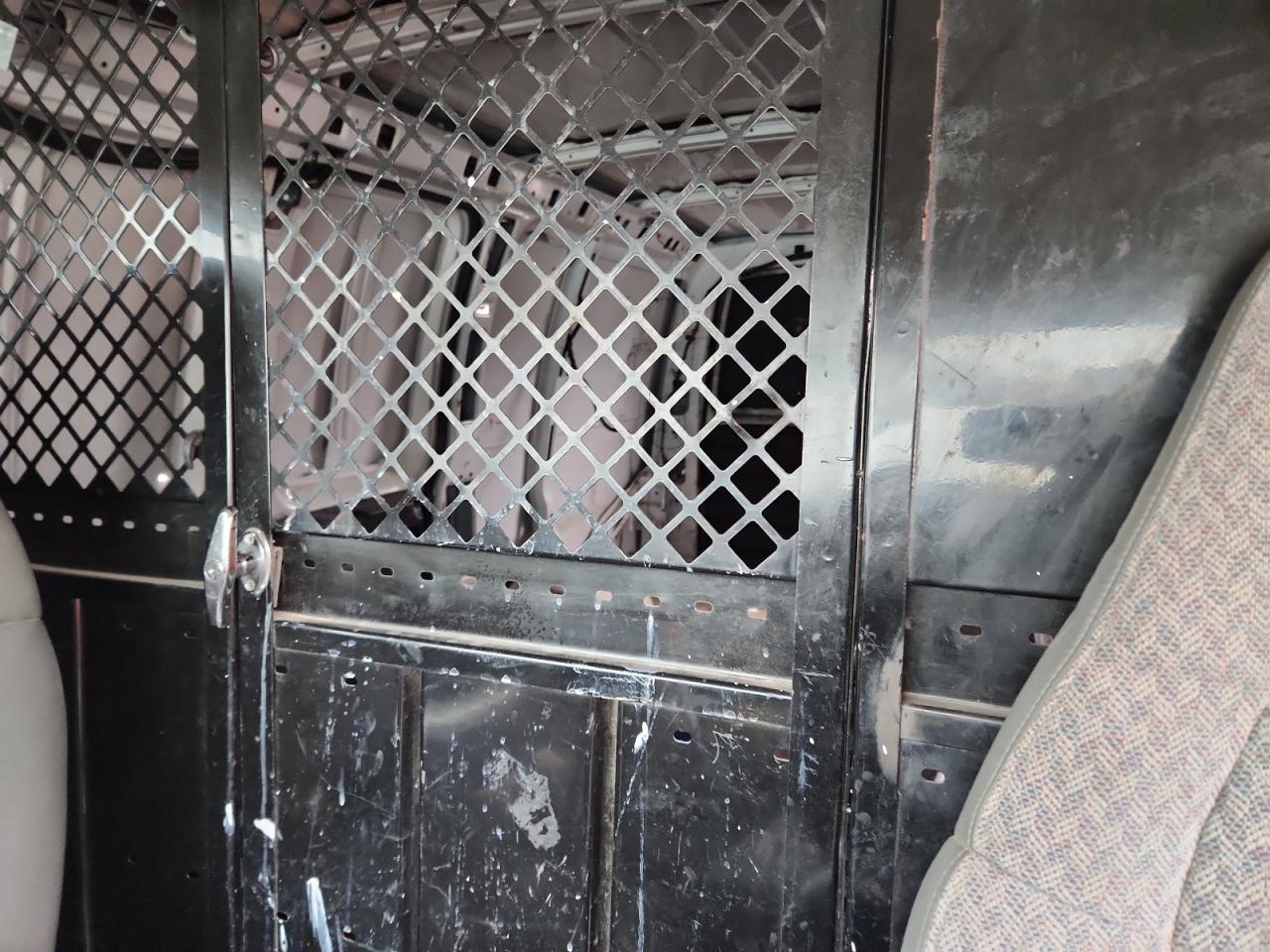 Chevrolet Express Image 4