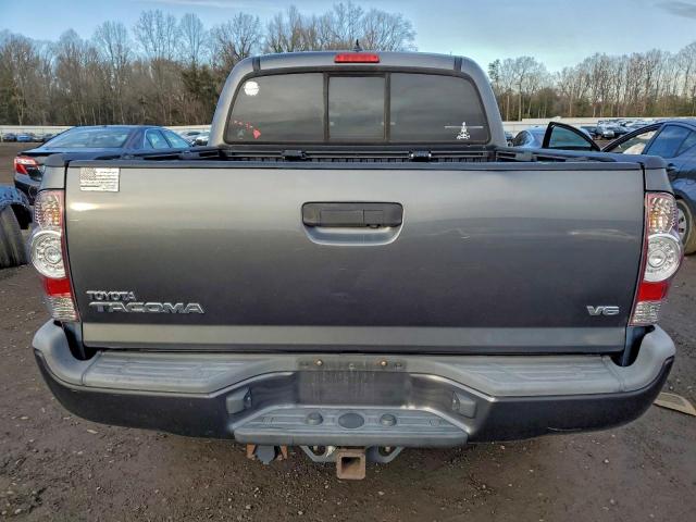 Toyota Tacoma Double Cab Image 8