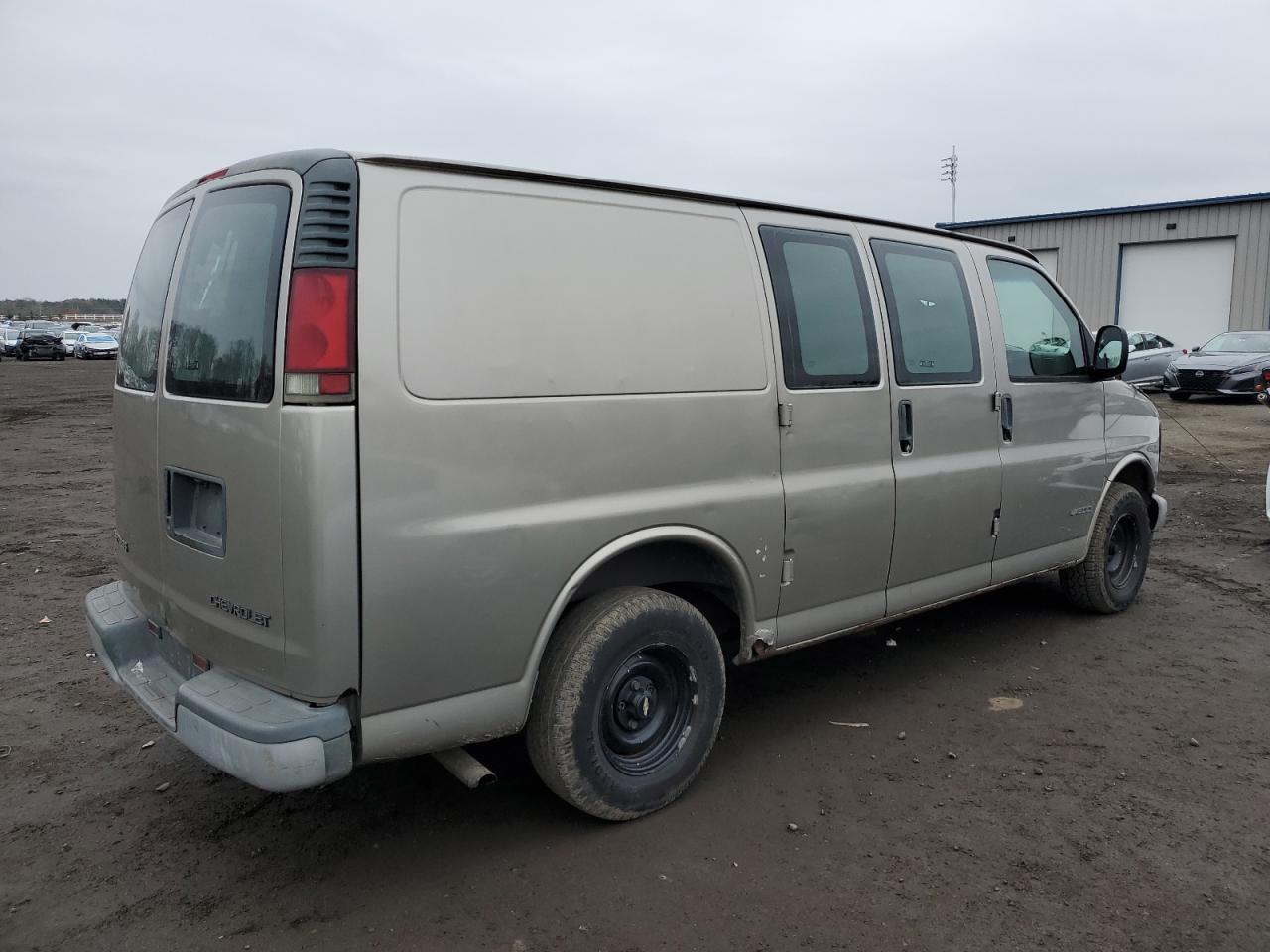 Chevrolet Express Image 11