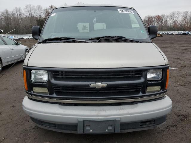 Chevrolet Express Image 2