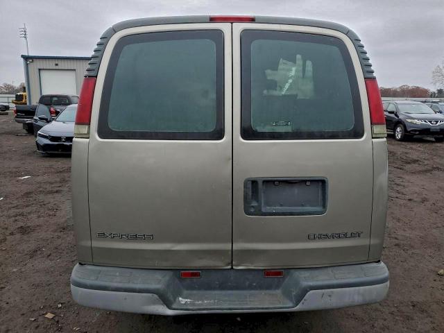 Chevrolet Express Image 3