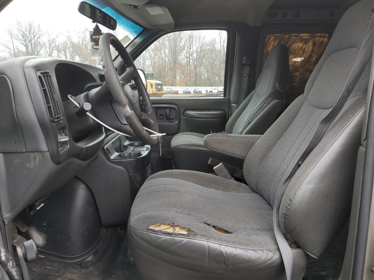 Chevrolet Express Image 5