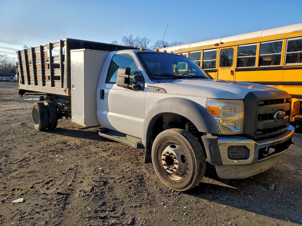 Ford F-550 Super Duty Image 9