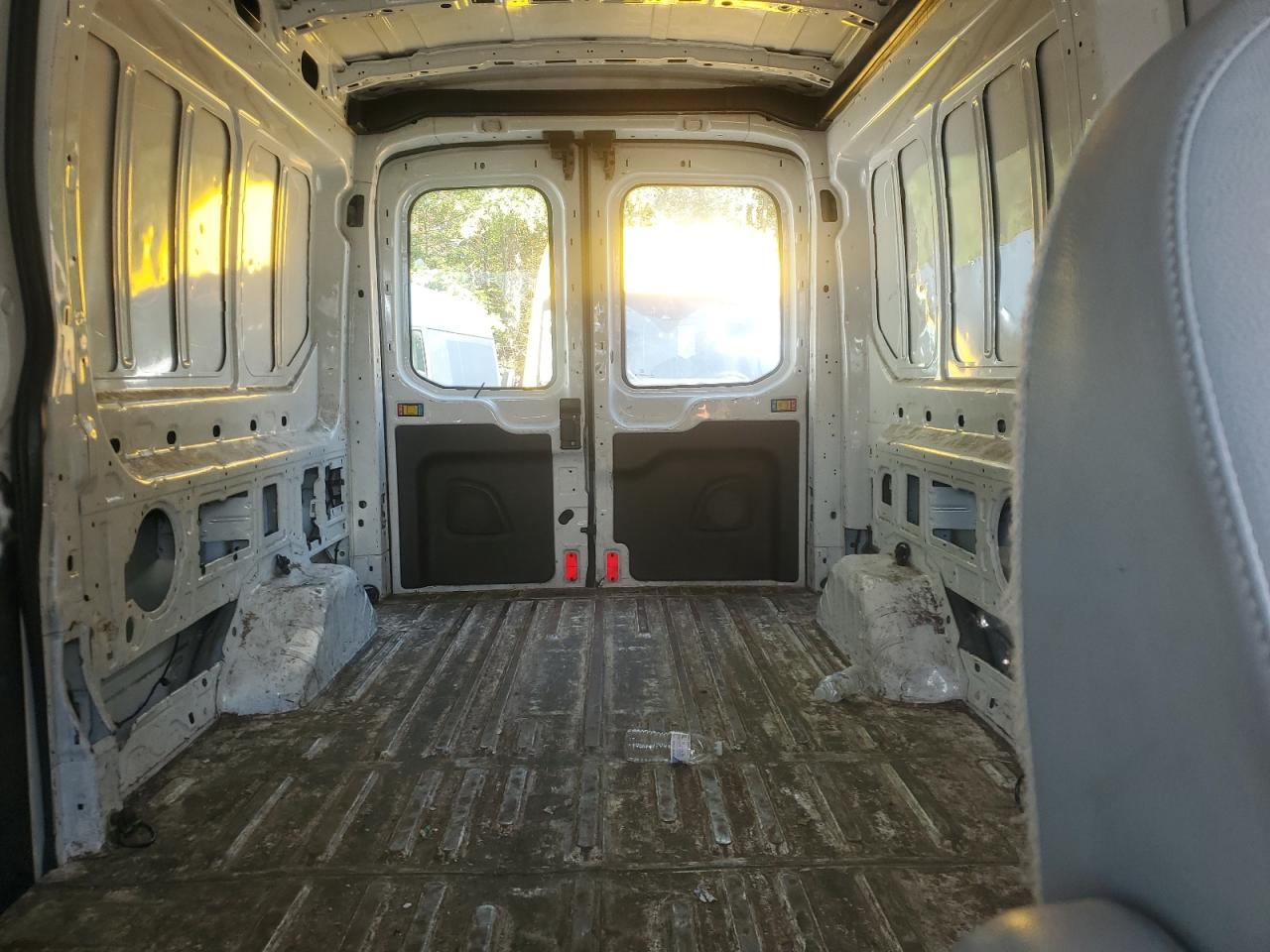 Ford Transit T-150 Image 8