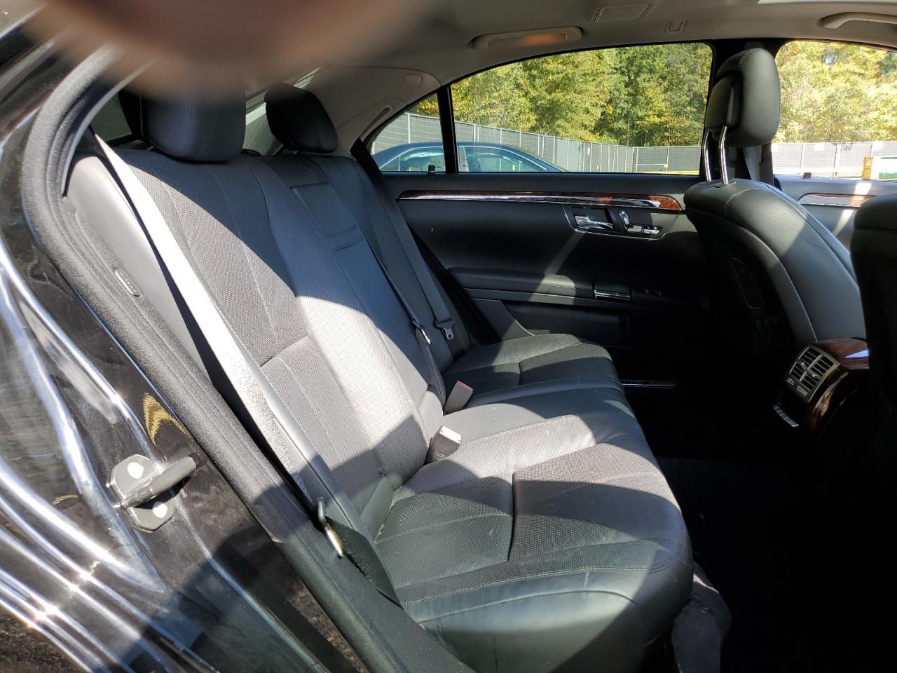 Mercedes-Benz S-Class 550 4matic Image 9