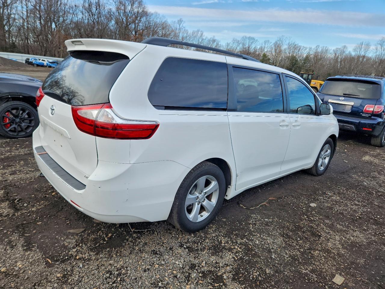 Toyota Sienna Le Image 4