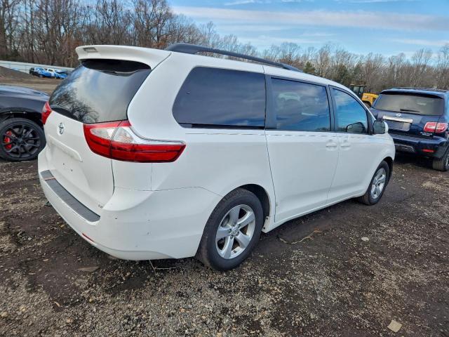 Toyota Sienna Le Image 4