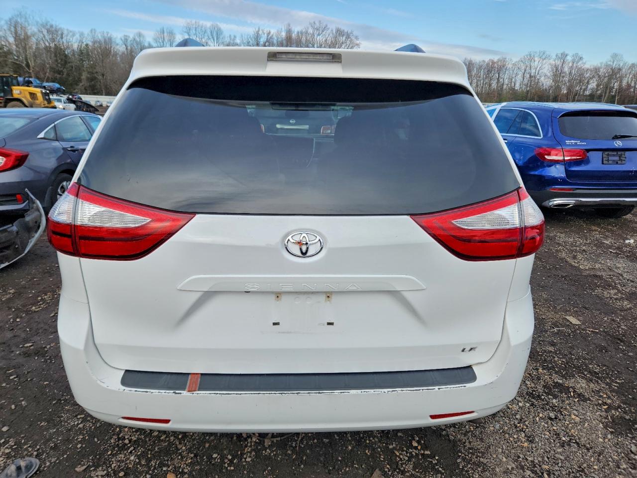 Toyota Sienna Le Image 3