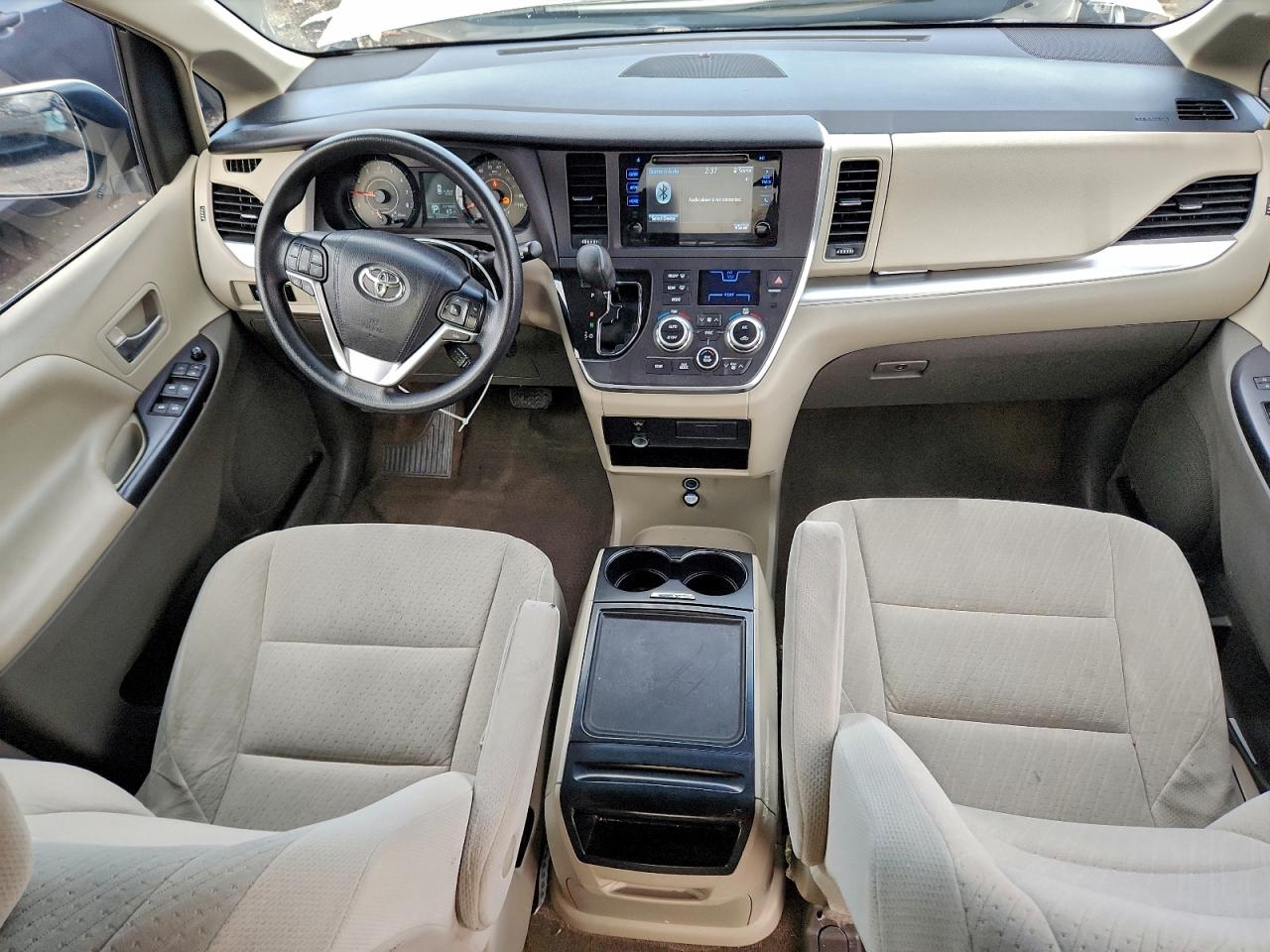 Toyota Sienna Le Image 8