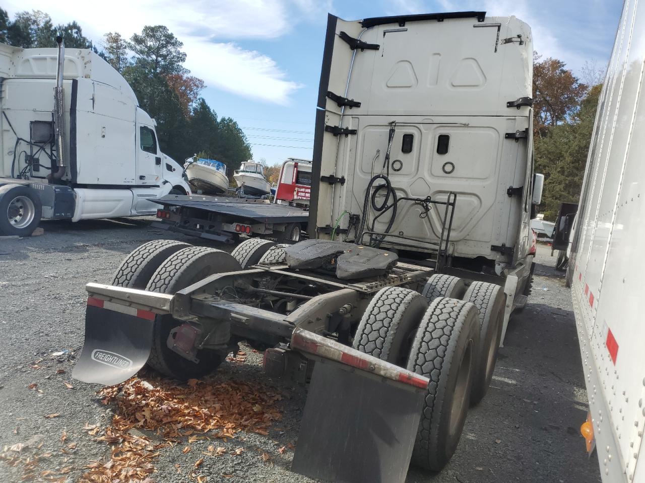 Freightliner Cascadia 1 Image 10