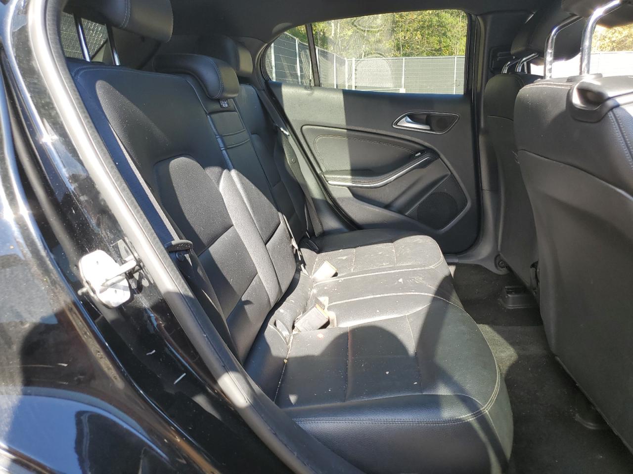 Mercedes-Benz GLA 250 4matic Image 4