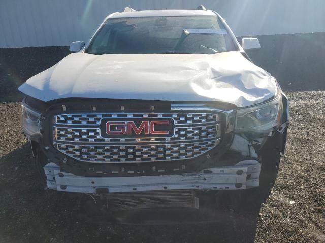 GMC Acadia Denali Image 11