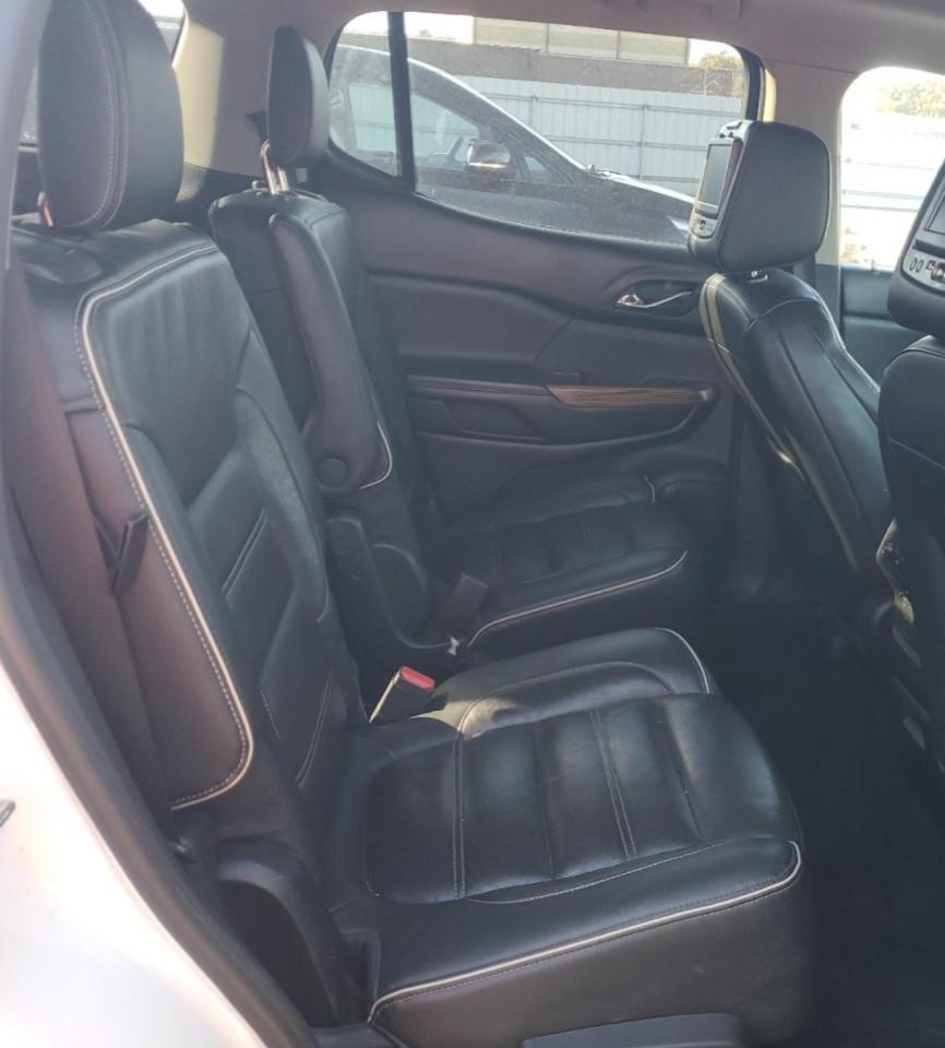 GMC Acadia Denali Image 13