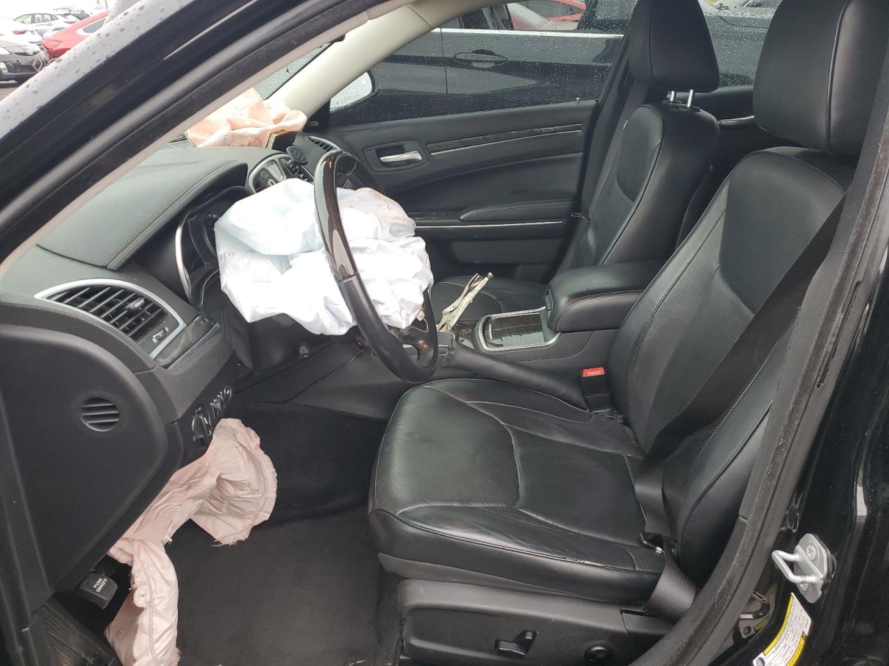 Chrysler 300 Image 9