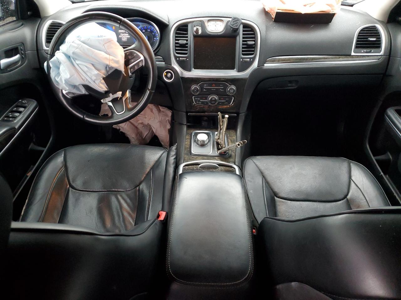 Chrysler 300 Image 10