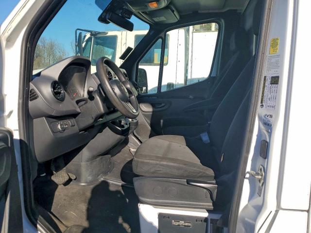 Freightliner Sprinter 2500/3500 Image 9