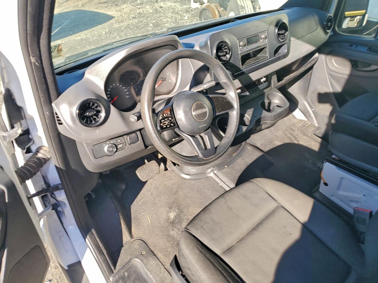 Freightliner Sprinter 2500/3500 Image 11