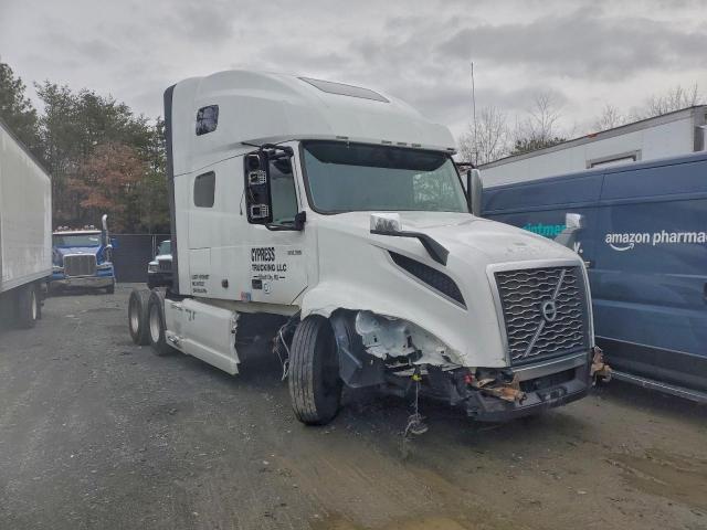  Salvage Volvo Vn