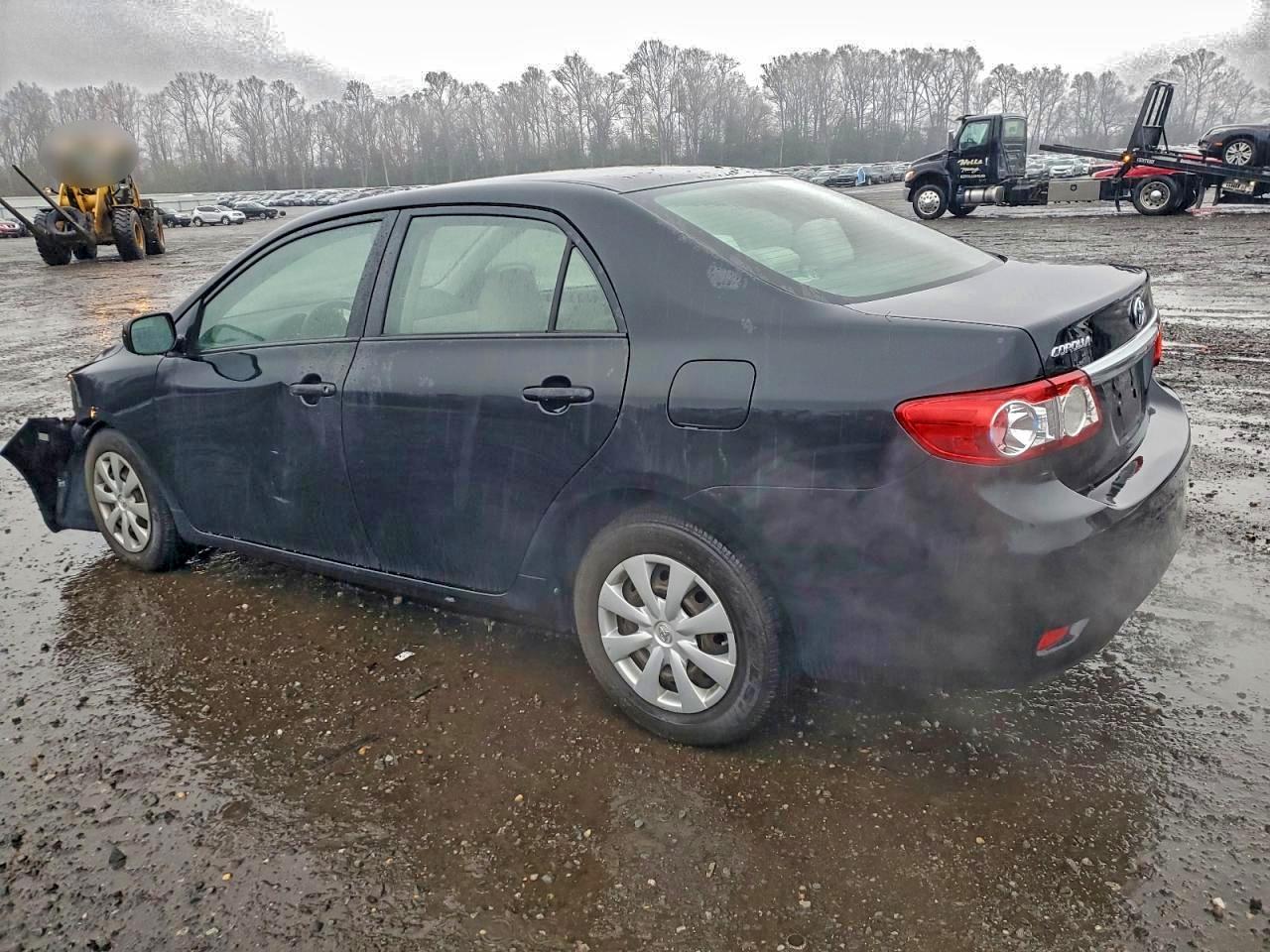 Toyota Corolla Base Image 12