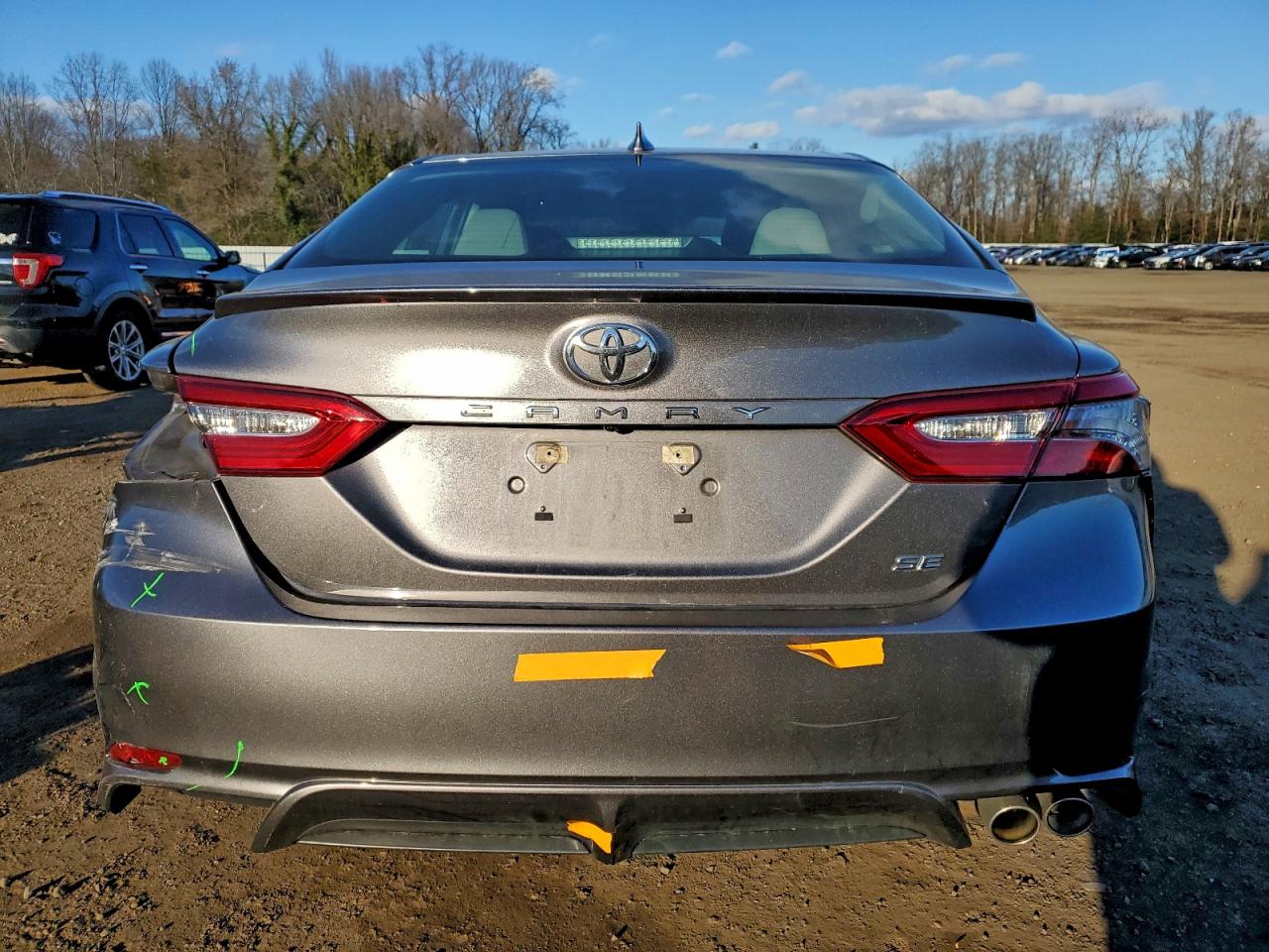 Toyota Camry L Image 3