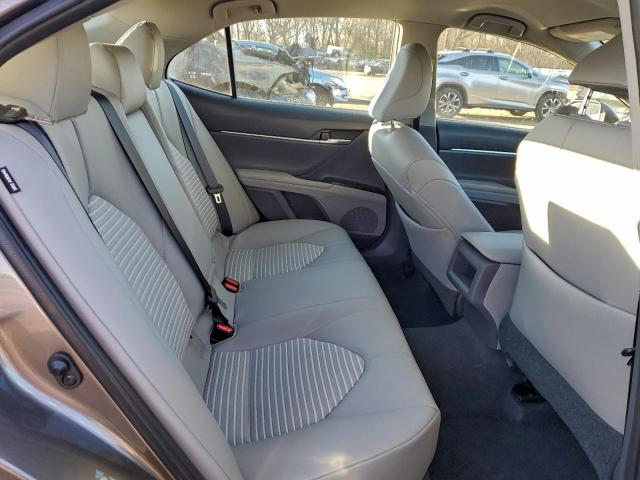 Toyota Camry L Image 5