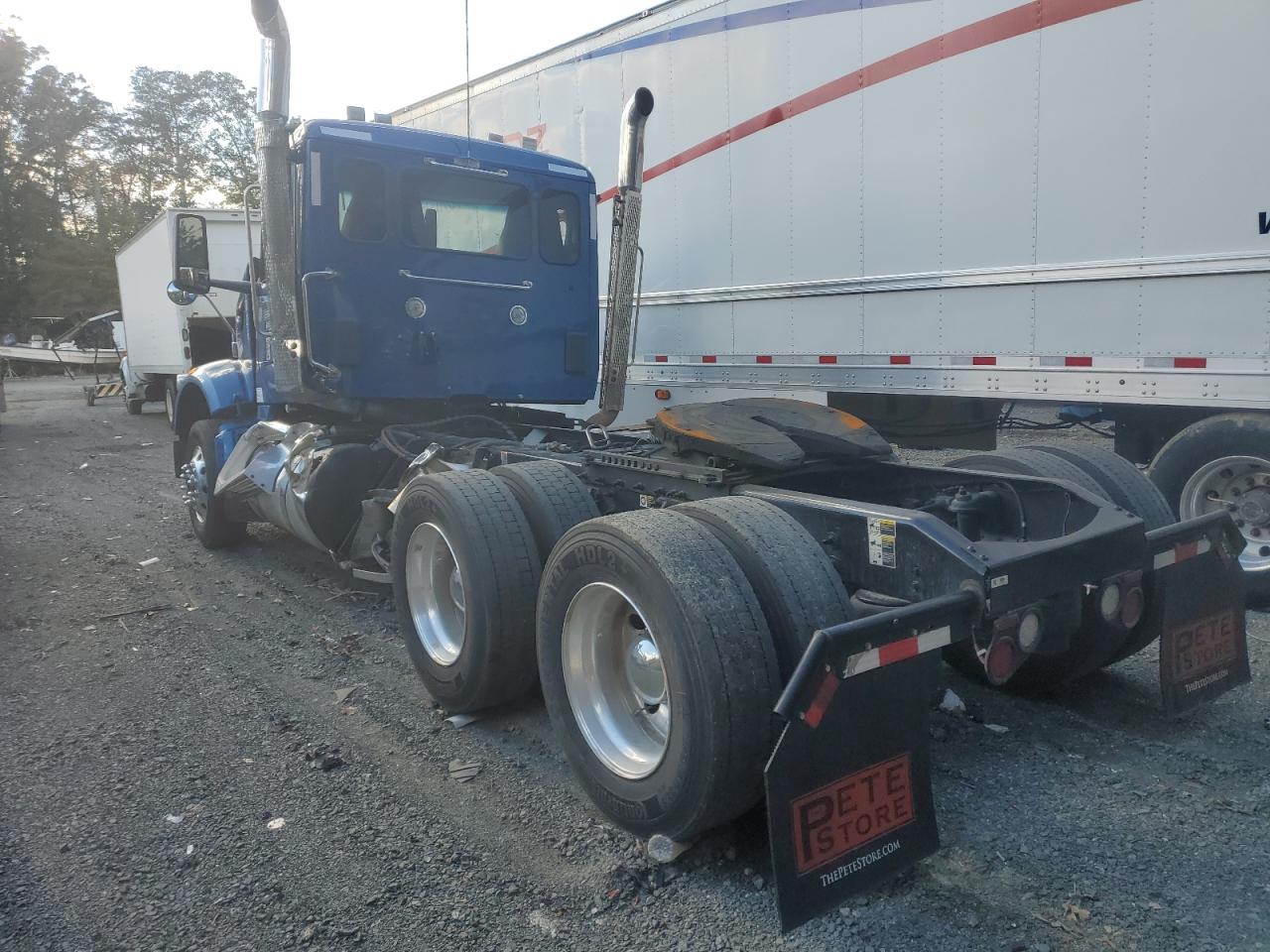 Peterbilt 567 Image 9