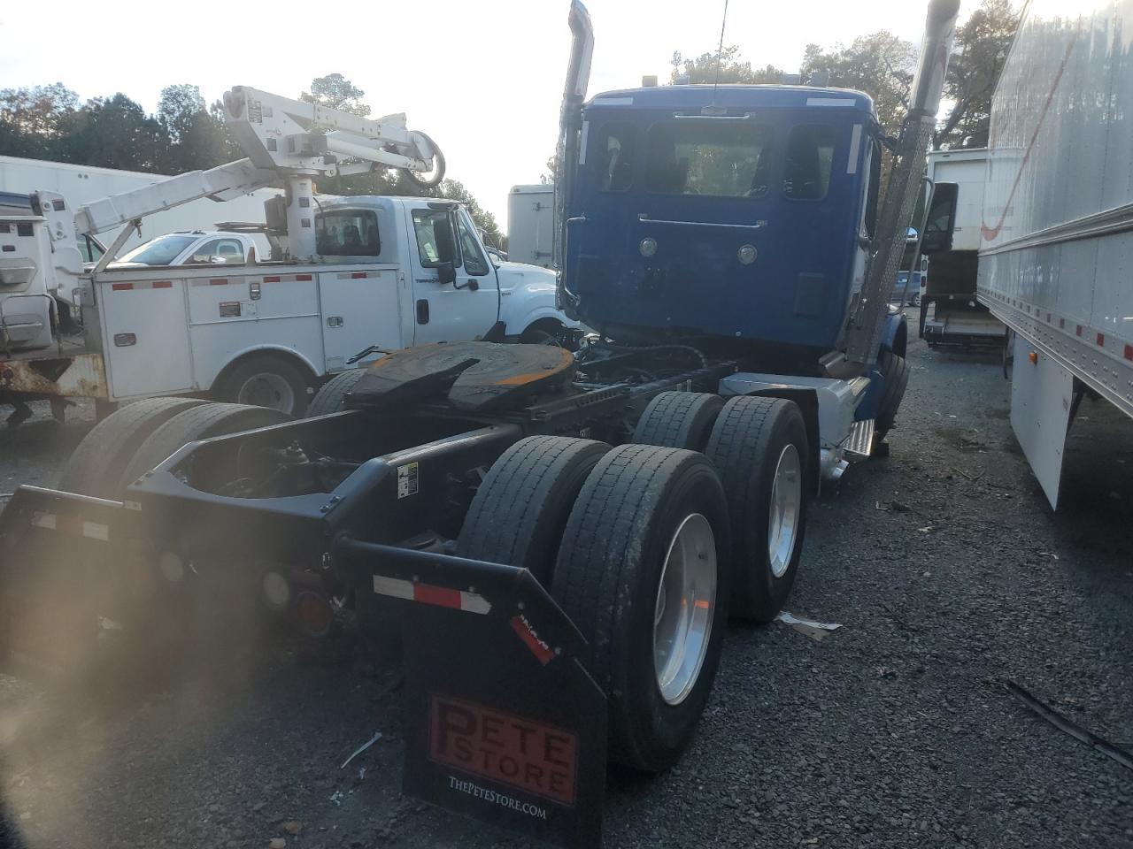 Peterbilt 567 Image 4