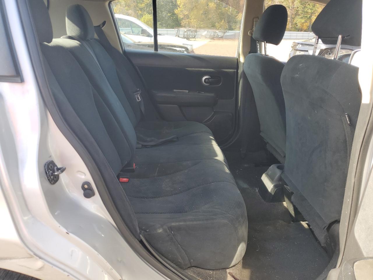 Nissan Versa S Image 6