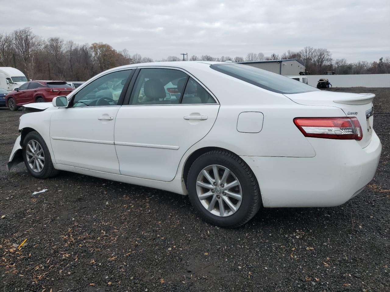 Toyota Camry Base Image 12