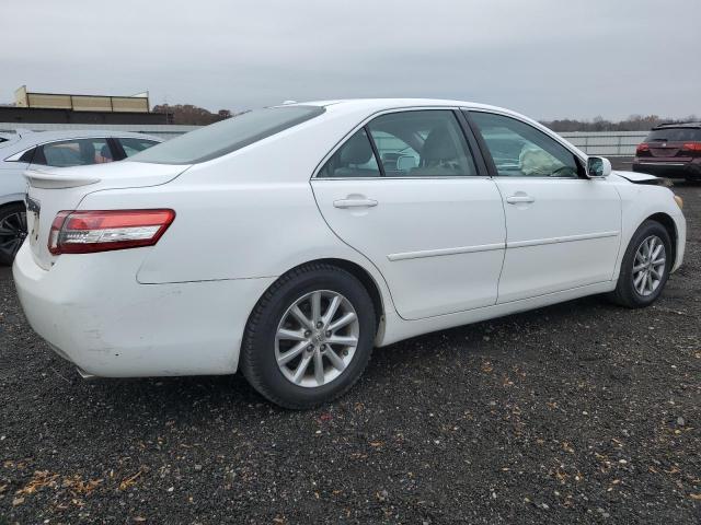 Toyota Camry Base Image 8