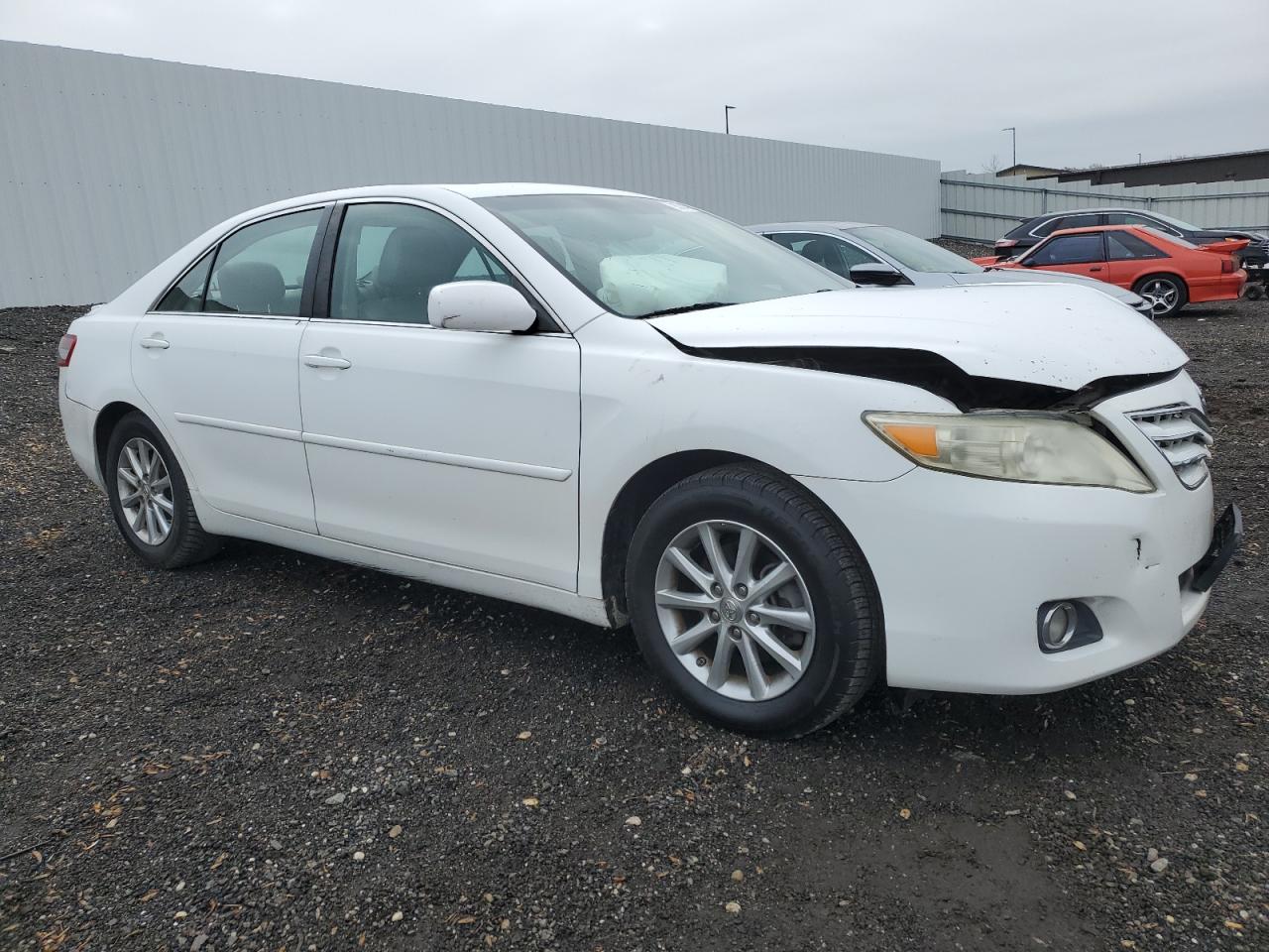 Toyota Camry Base Image 3