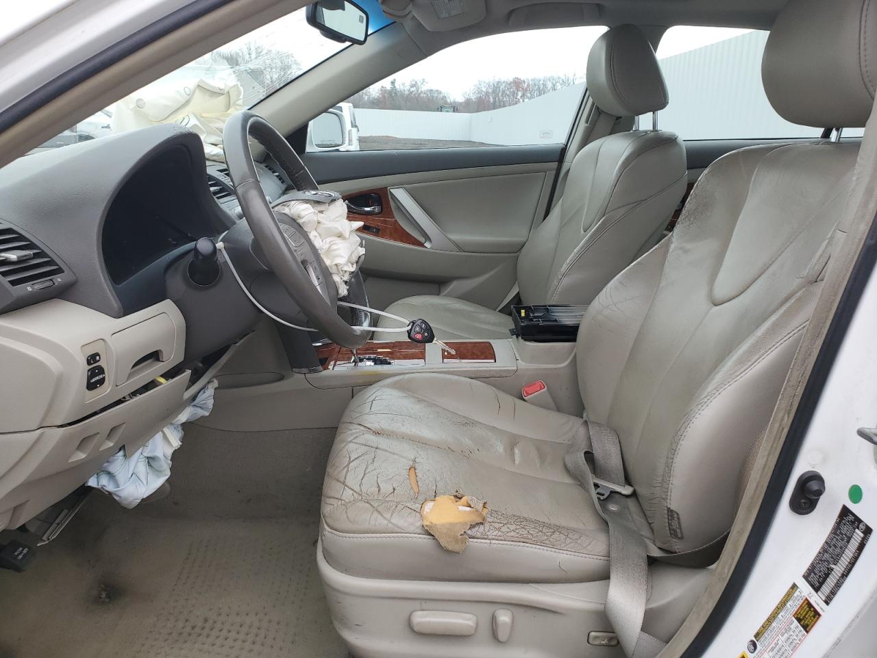 Toyota Camry Base Image 4