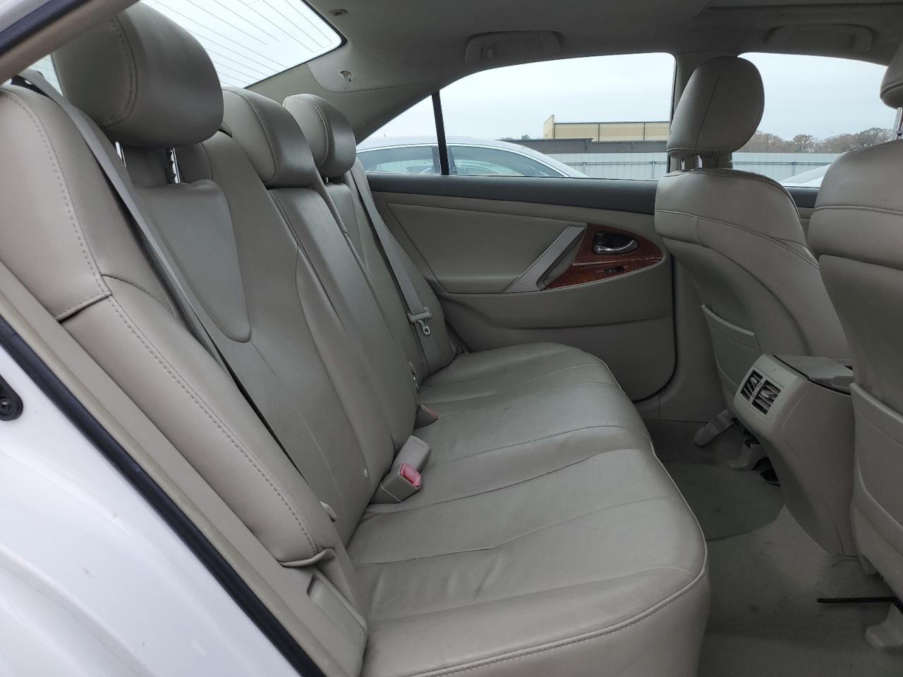 Toyota Camry Base Image 11