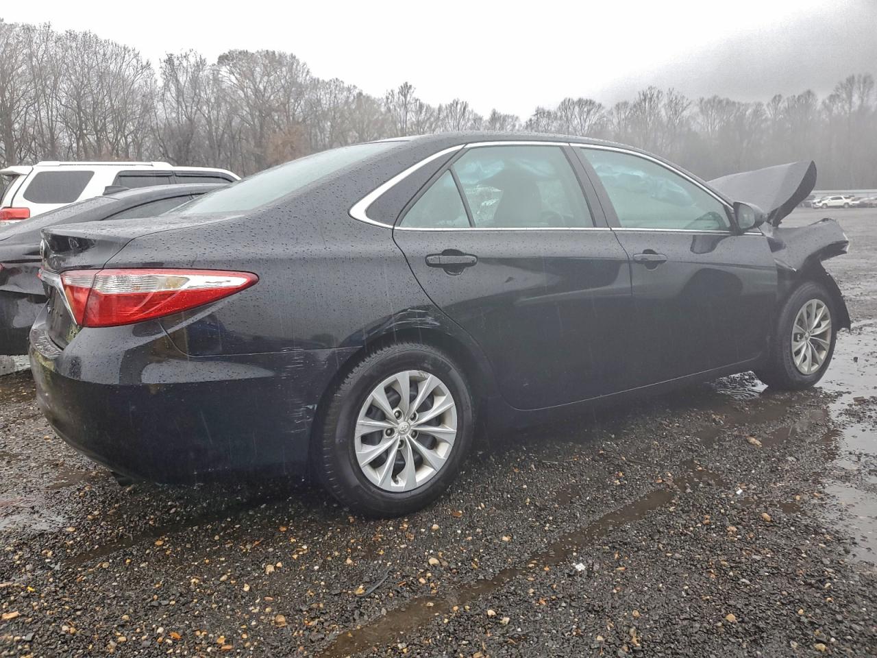 Toyota Camry Le Image 2
