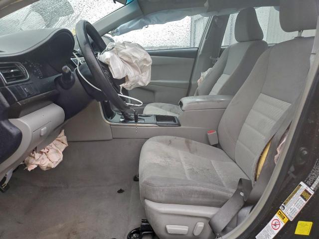 Toyota Camry Le Image 9