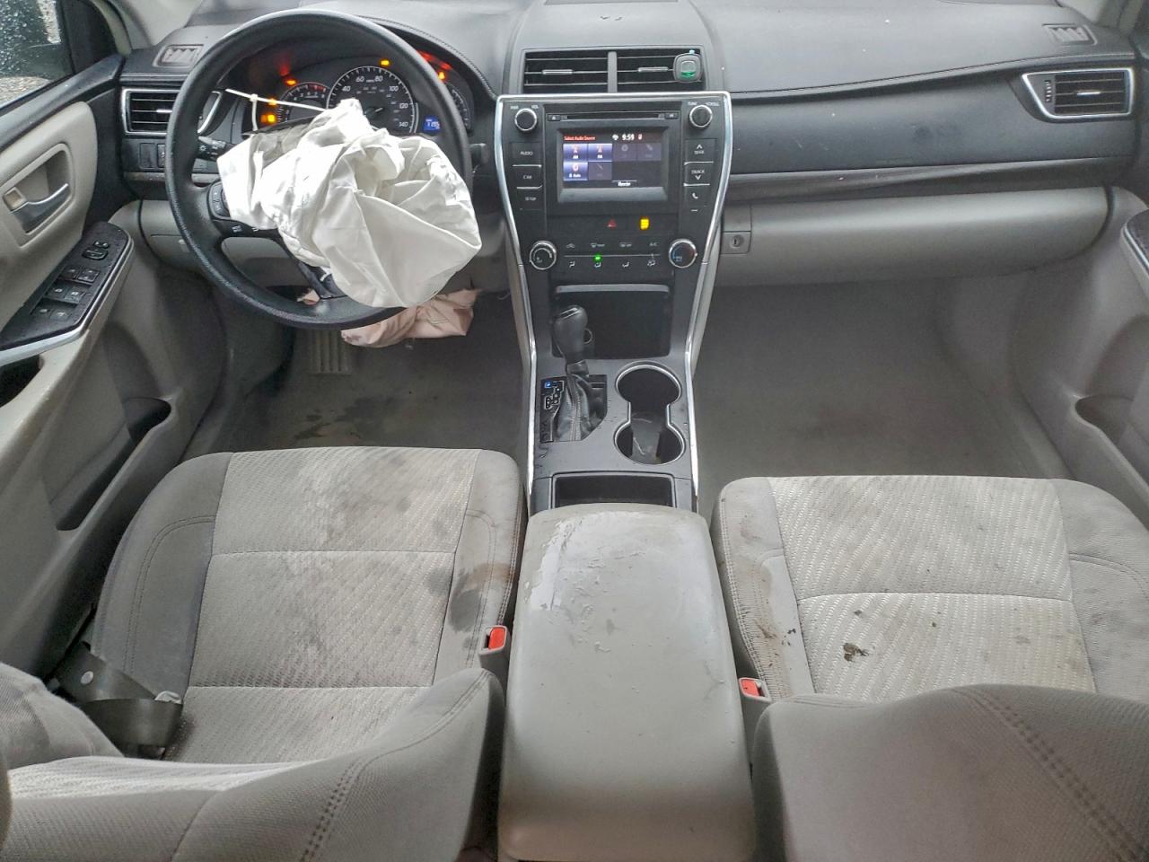 Toyota Camry Le Image 5