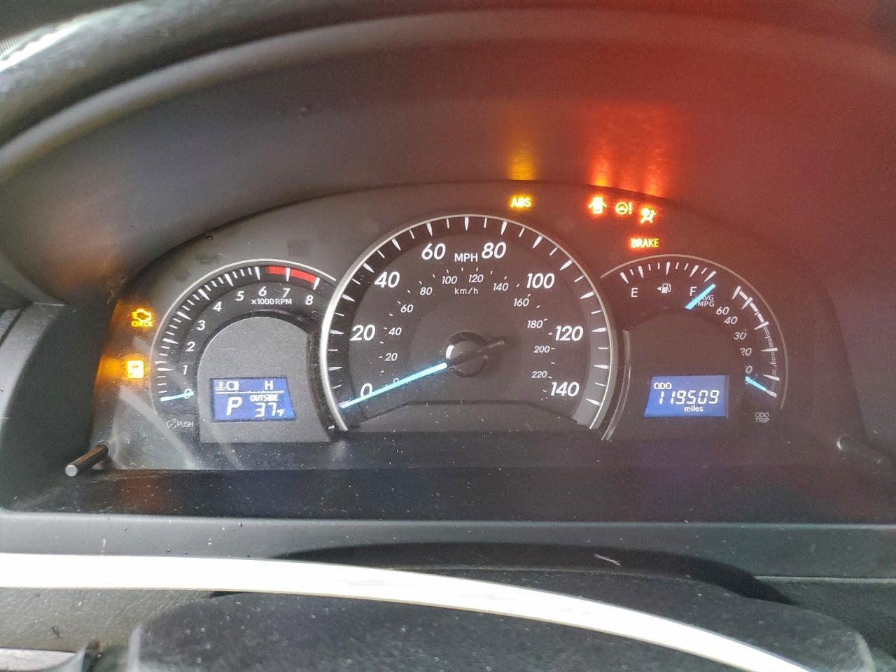 Toyota Camry Le Image 6