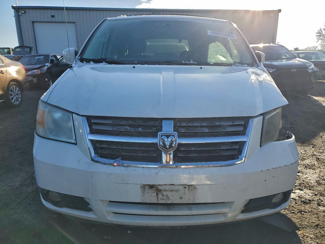 Dodge Caravan Sxt Image 3