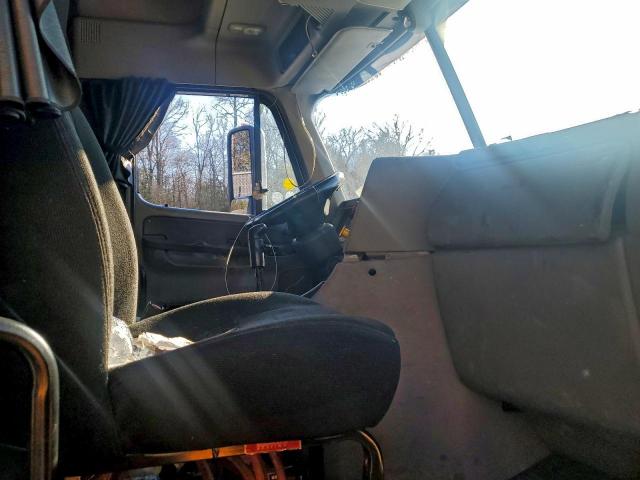 Freightliner Columbia 1 Columbia Image 4