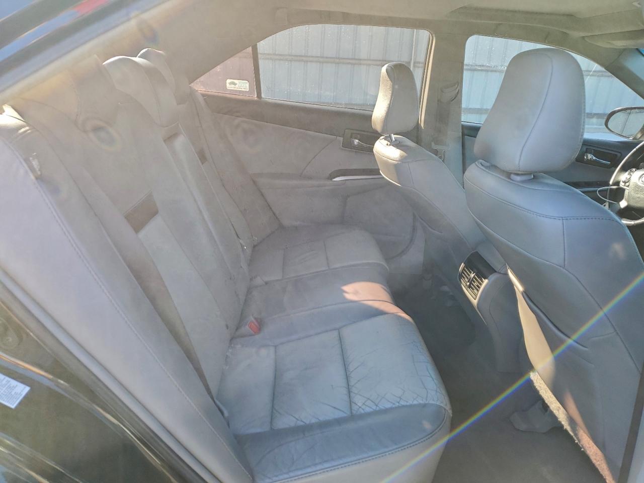 Toyota Camry Base Image 3